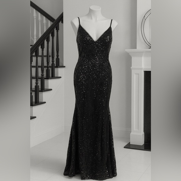 Elegant Black Sequin Evening Gown - Picture 1 of 4